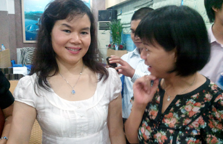Phan[-]Thị[-]Bích[-]Hằng:[-]Từ[-]"cõi[-]âm"[-]đến[-]kinh[-]doanh[-]BĐS